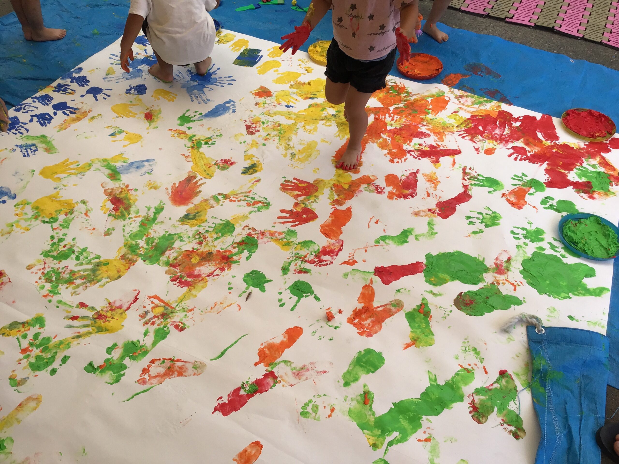 フィンガーペインティング 公式 みだけ保育園